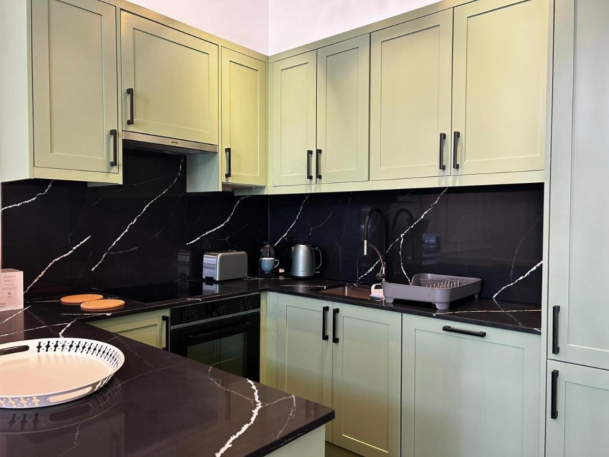 Апартаменты Earl's Court Luxe *